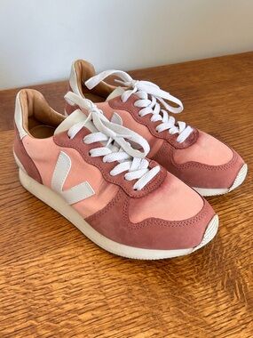 VEJA LEATHER/SATIN CASUAL SHOES